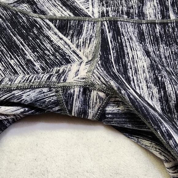 Lululemon Women's Wunder Under Crop Heat Wave Black White Size 6 - Picture 4 of 9